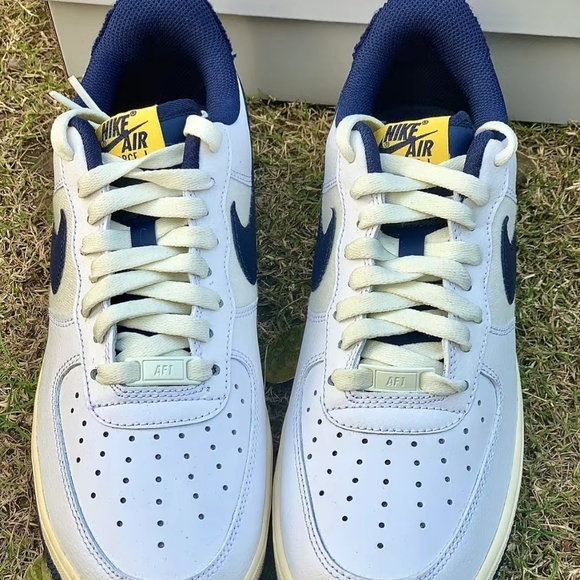 Nike Air Force 1 LV8 - Picture 4 of 6